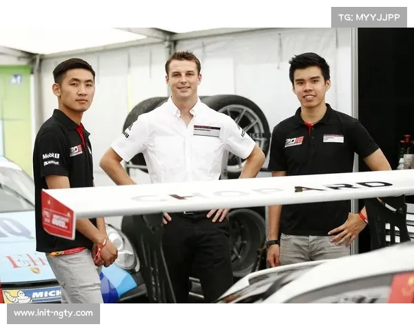 教练视角:解析顶尖车手的训练方法与技巧